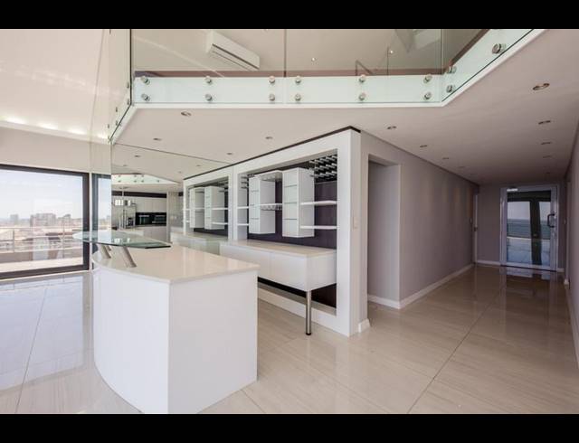 3 BEDROOM APARTMENT FOR SALE IN BLOUBERG BEACHFRONT